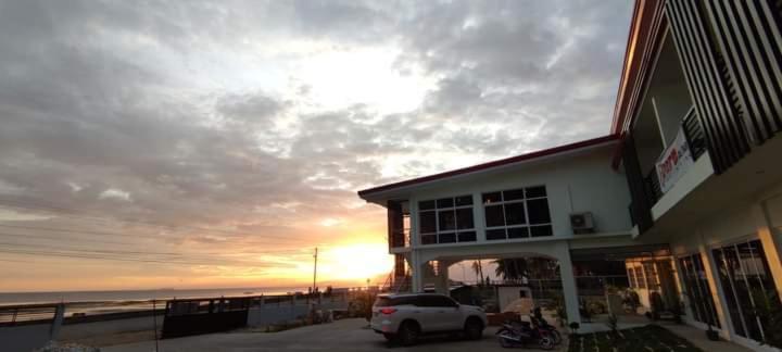 Elnora Delmar Travellers Inn Siquijor Eksteriør billede